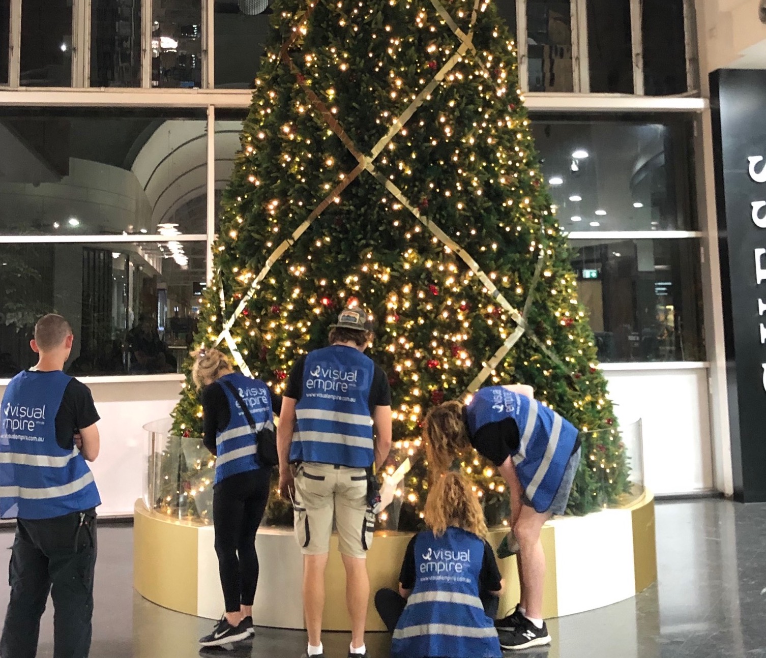 Westfield Penrith Giant tree installation. Visual Empire team install big tree with gold exo and gold base. warm white lights and green foliage